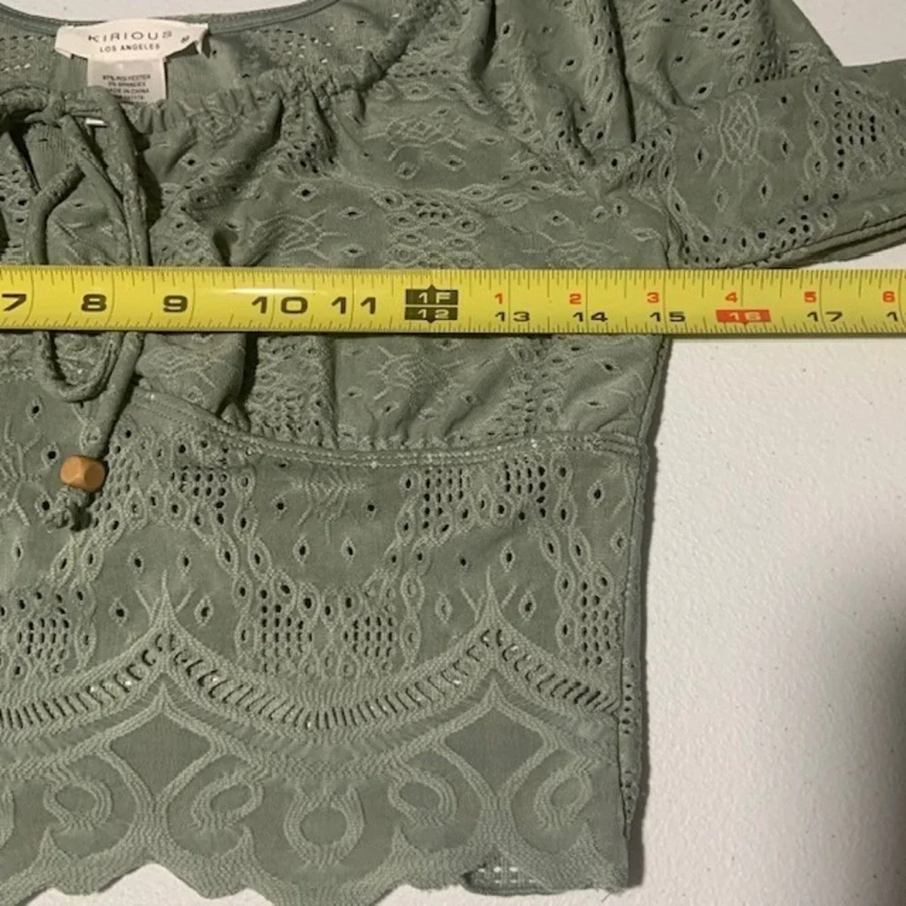 Kirious  Sage Green Eyelet Crop Top – Boho Romantic Tie-Front Long Sleeve EUC